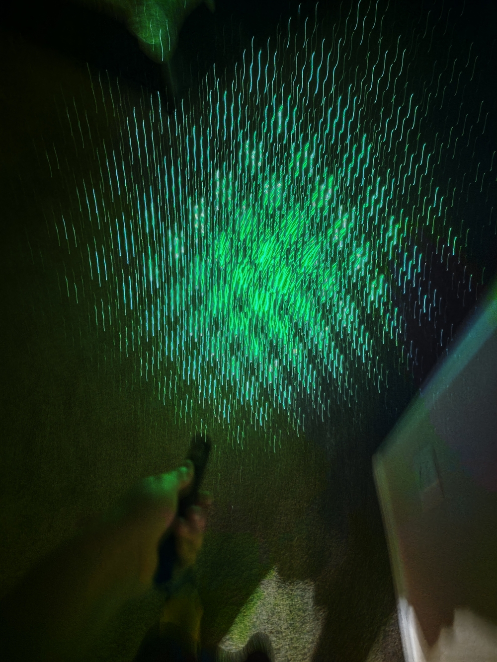 Green Portable Laser Pointer - Compact Handheld Projector - Picture 3 of 4
